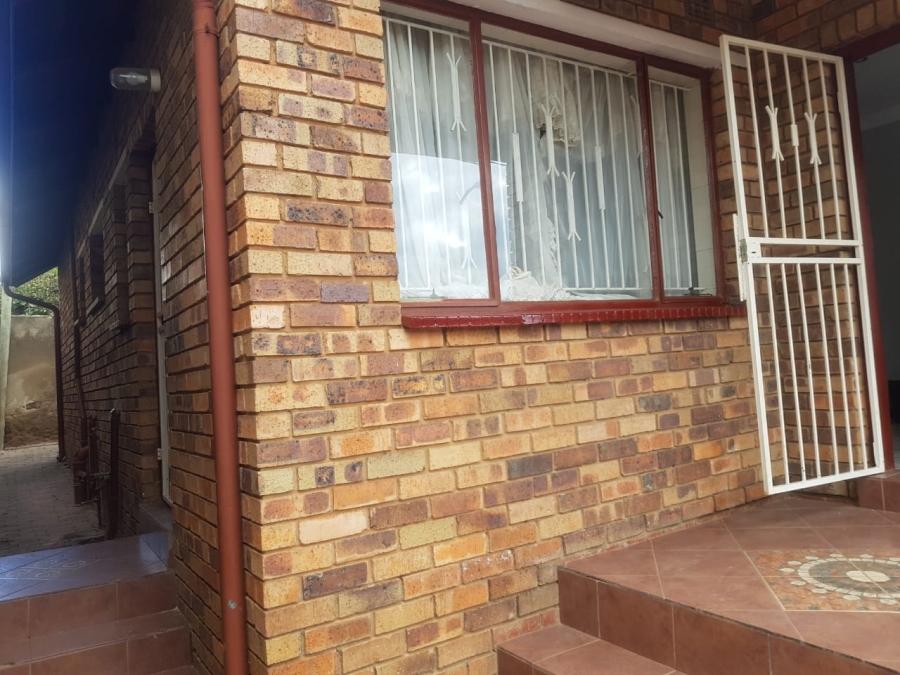To Let 2 Bedroom Property for Rent in Klipspruit Gauteng