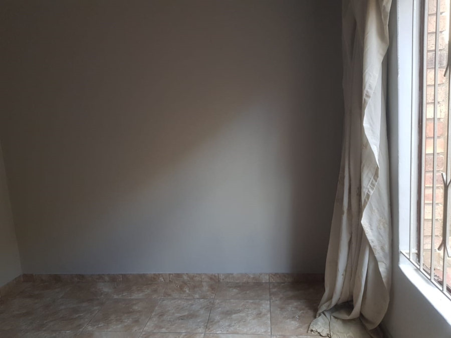 To Let 2 Bedroom Property for Rent in Klipspruit Gauteng