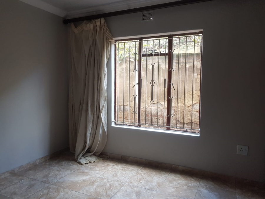 To Let 2 Bedroom Property for Rent in Klipspruit Gauteng