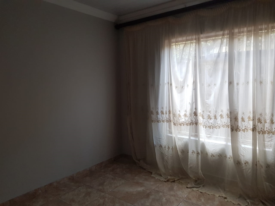 To Let 2 Bedroom Property for Rent in Klipspruit Gauteng