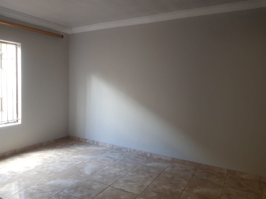 To Let 2 Bedroom Property for Rent in Klipspruit Gauteng