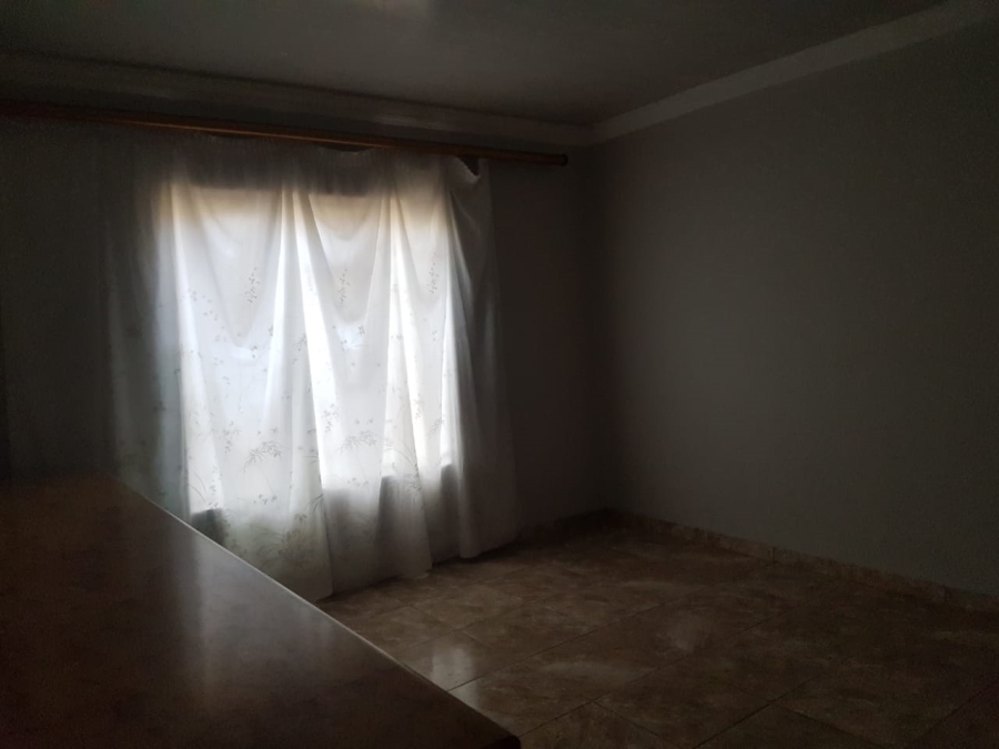 To Let 2 Bedroom Property for Rent in Klipspruit Gauteng