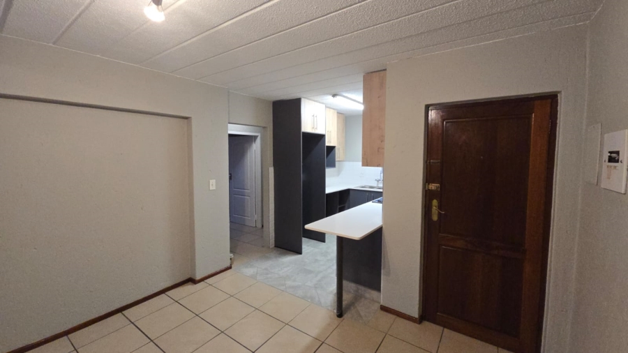 To Let 2 Bedroom Property for Rent in Glenvista Gauteng