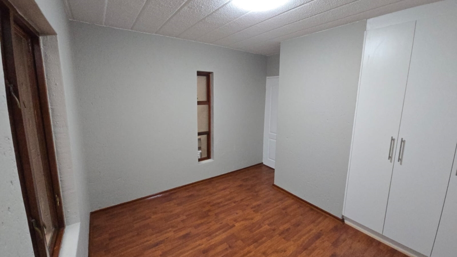 To Let 2 Bedroom Property for Rent in Glenvista Gauteng