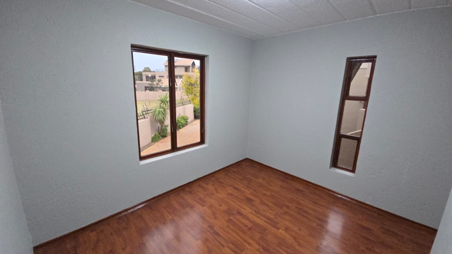 To Let 2 Bedroom Property for Rent in Glenvista Gauteng