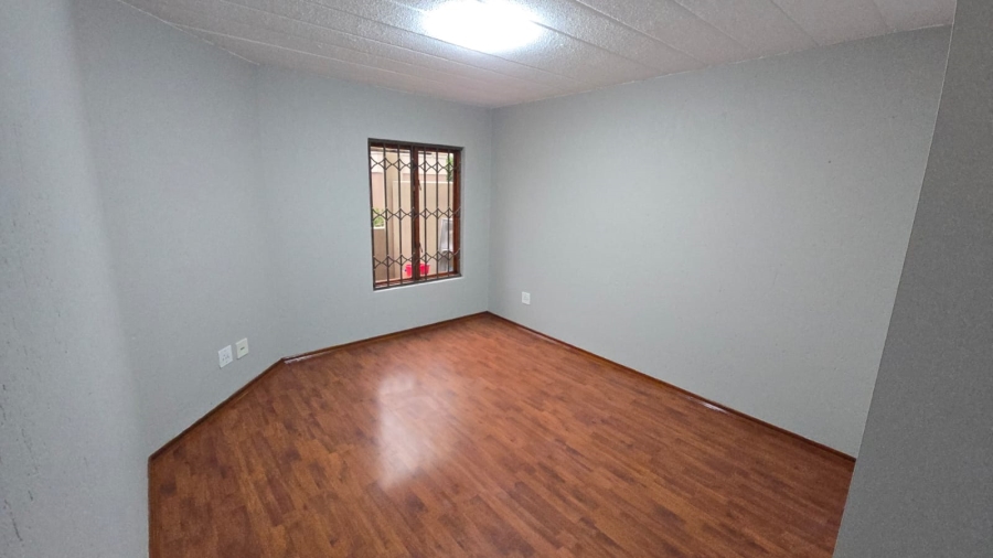 To Let 2 Bedroom Property for Rent in Glenvista Gauteng