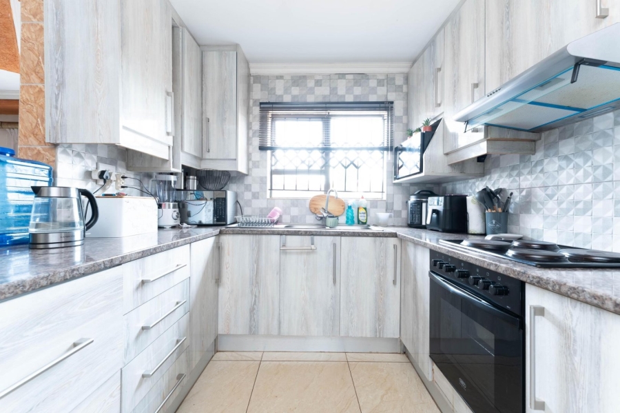 To Let 3 Bedroom Property for Rent in Protea Glen Gauteng