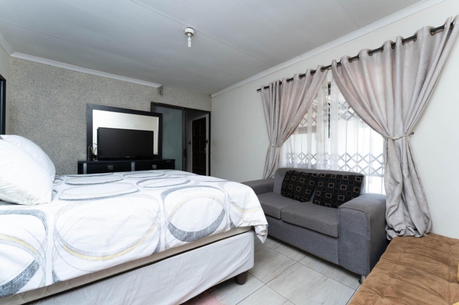 To Let 3 Bedroom Property for Rent in Protea Glen Gauteng