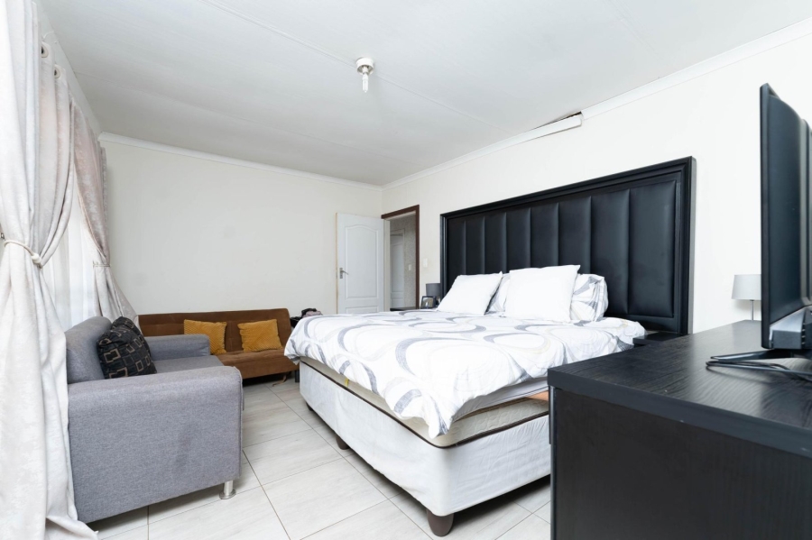 To Let 3 Bedroom Property for Rent in Protea Glen Gauteng