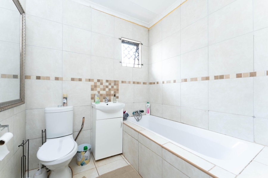 To Let 3 Bedroom Property for Rent in Protea Glen Gauteng