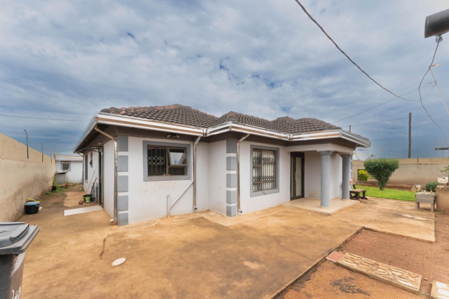 To Let 3 Bedroom Property for Rent in Protea Glen Gauteng