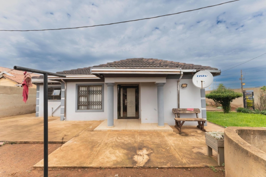 To Let 3 Bedroom Property for Rent in Protea Glen Gauteng