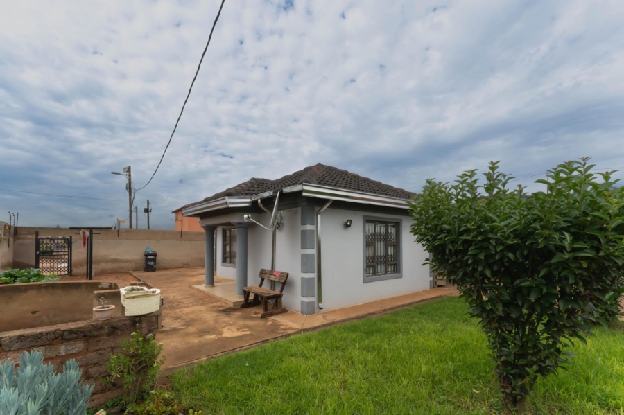 To Let 3 Bedroom Property for Rent in Protea Glen Gauteng