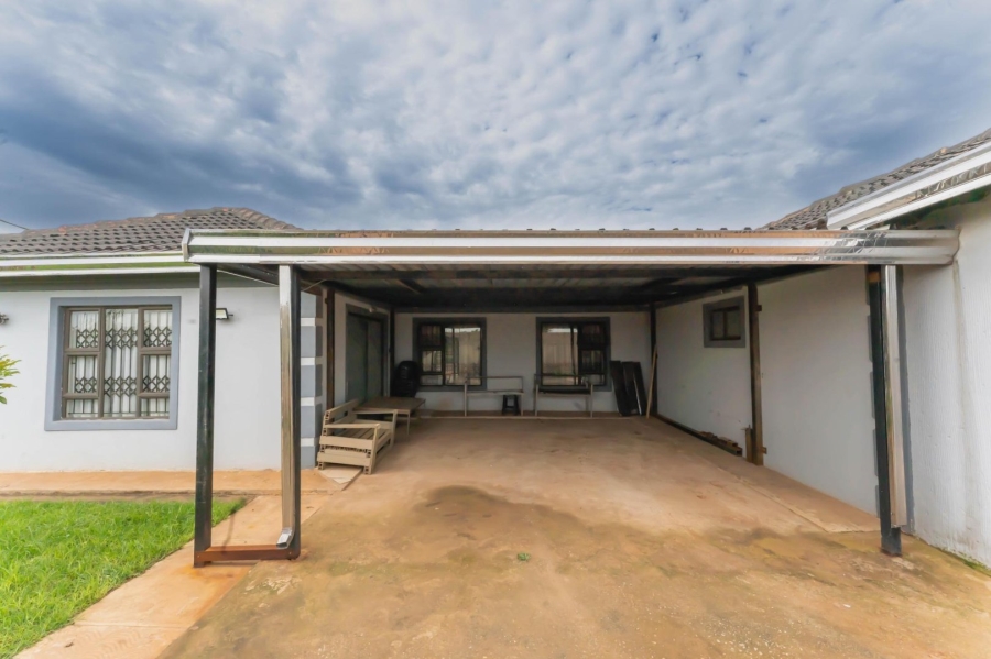 To Let 3 Bedroom Property for Rent in Protea Glen Gauteng