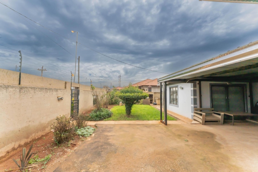 To Let 3 Bedroom Property for Rent in Protea Glen Gauteng