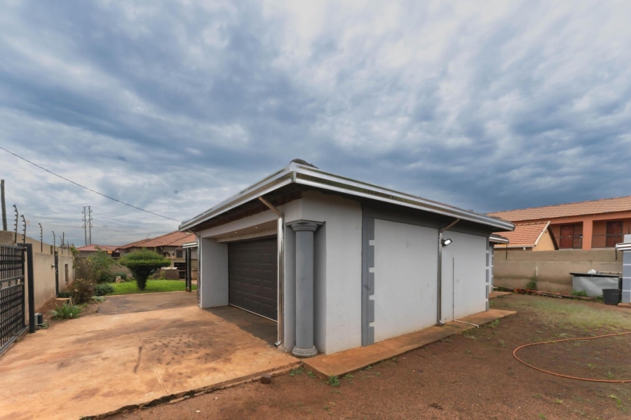 To Let 3 Bedroom Property for Rent in Protea Glen Gauteng