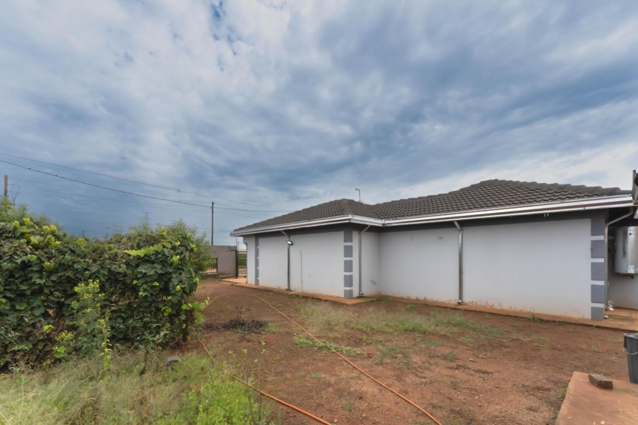 To Let 3 Bedroom Property for Rent in Protea Glen Gauteng