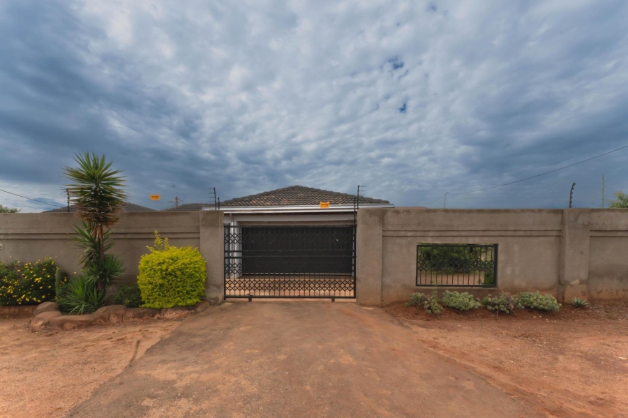 To Let 3 Bedroom Property for Rent in Protea Glen Gauteng