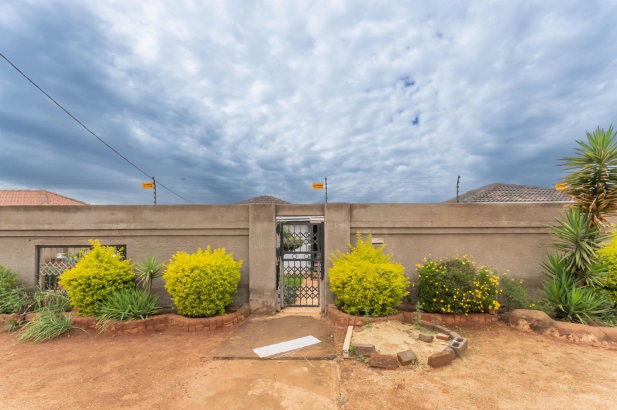 To Let 3 Bedroom Property for Rent in Protea Glen Gauteng