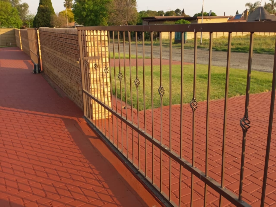 3 Bedroom Property for Sale in Falcon Ridge Gauteng