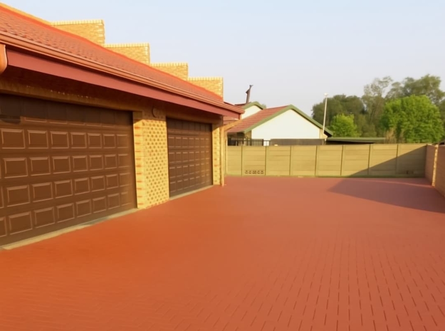 3 Bedroom Property for Sale in Falcon Ridge Gauteng