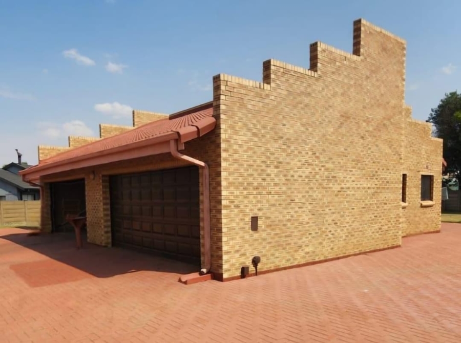 3 Bedroom Property for Sale in Falcon Ridge Gauteng