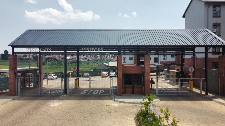 2 Bedroom Property for Sale in Orlando East Gauteng