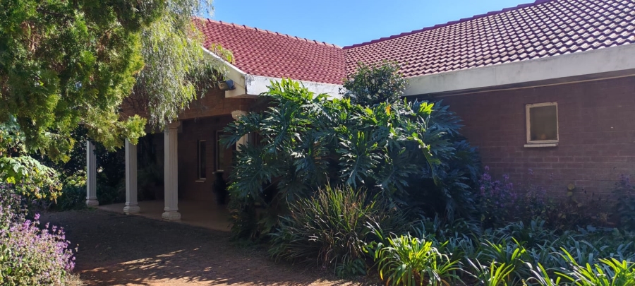 11 Bedroom Property for Sale in Knopjeslaagte Gauteng