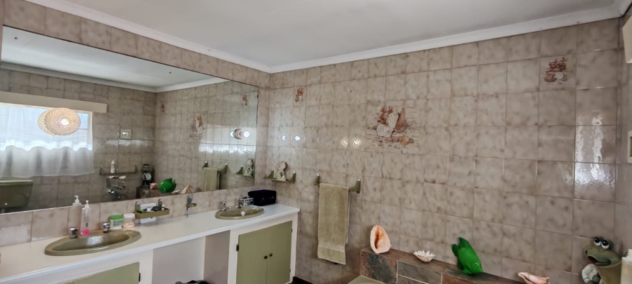 11 Bedroom Property for Sale in Knopjeslaagte Gauteng