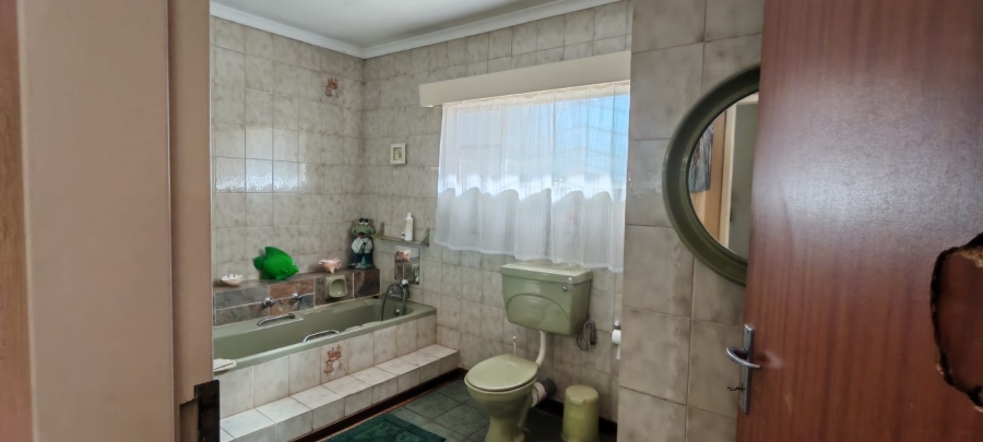 11 Bedroom Property for Sale in Knopjeslaagte Gauteng