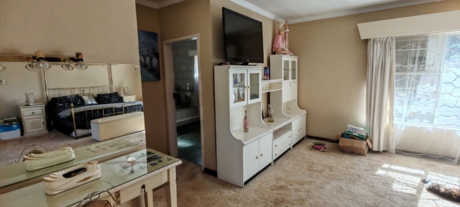 11 Bedroom Property for Sale in Knopjeslaagte Gauteng