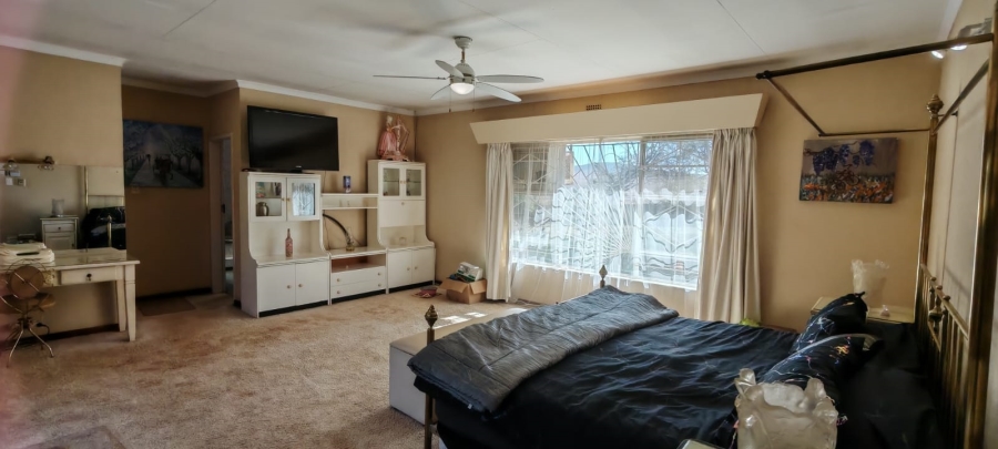 11 Bedroom Property for Sale in Knopjeslaagte Gauteng