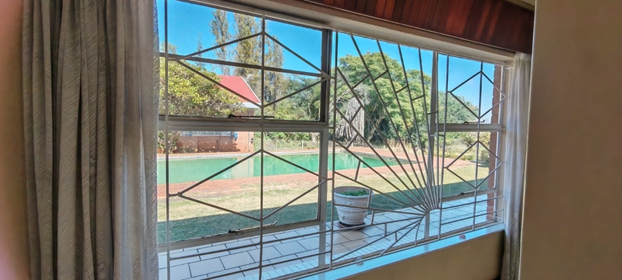 11 Bedroom Property for Sale in Knopjeslaagte Gauteng