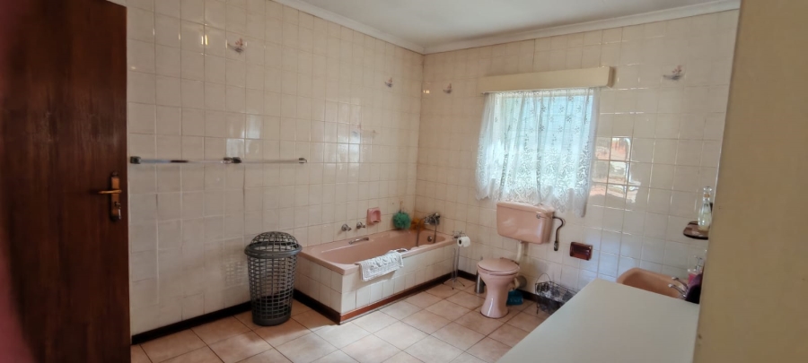 11 Bedroom Property for Sale in Knopjeslaagte Gauteng