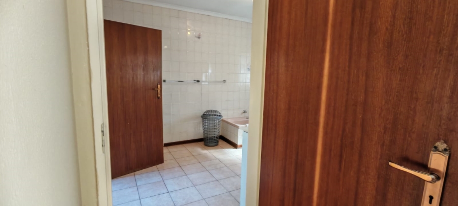 11 Bedroom Property for Sale in Knopjeslaagte Gauteng