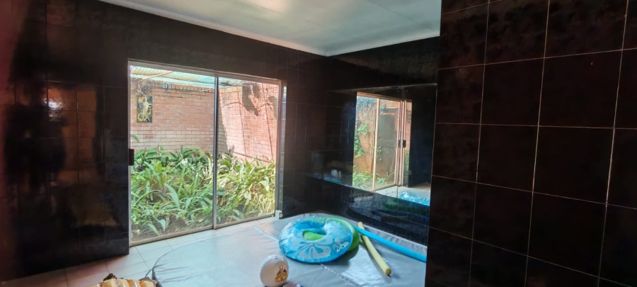 11 Bedroom Property for Sale in Knopjeslaagte Gauteng