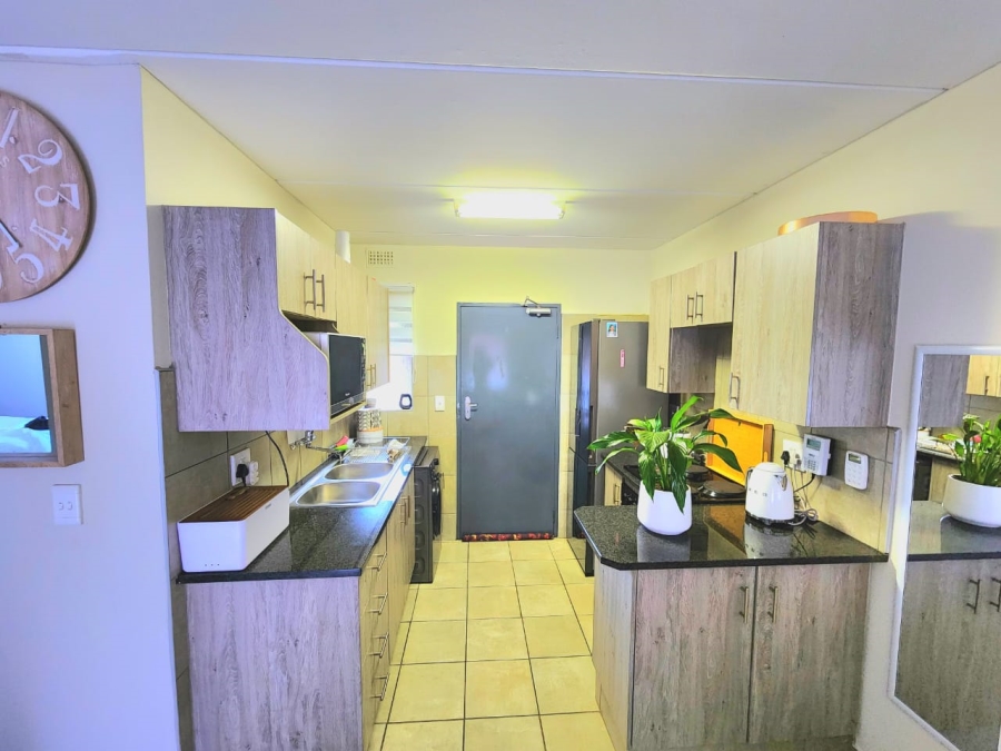 2 Bedroom Property for Sale in Montana Tuine Gauteng