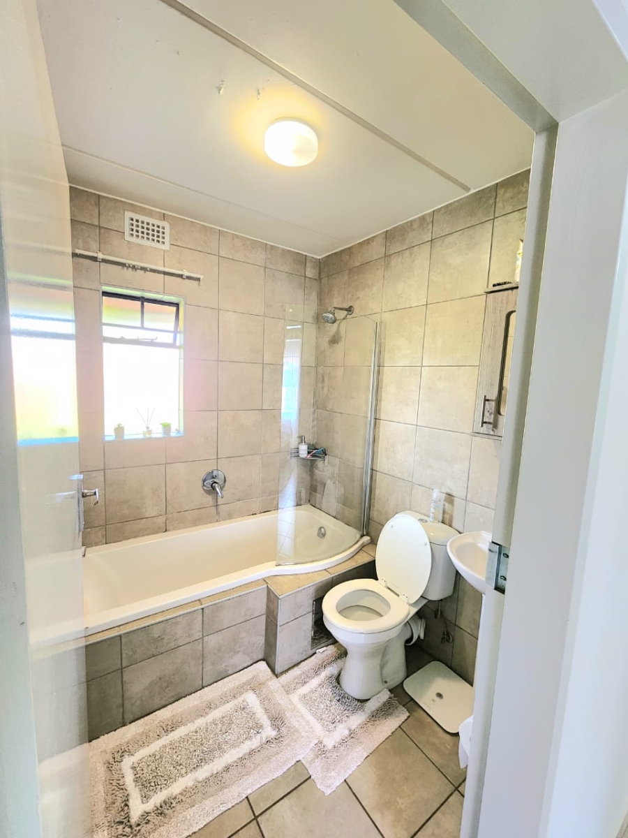 2 Bedroom Property for Sale in Montana Tuine Gauteng