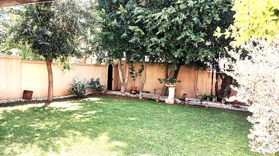 To Let 4 Bedroom Property for Rent in Illovo Gauteng