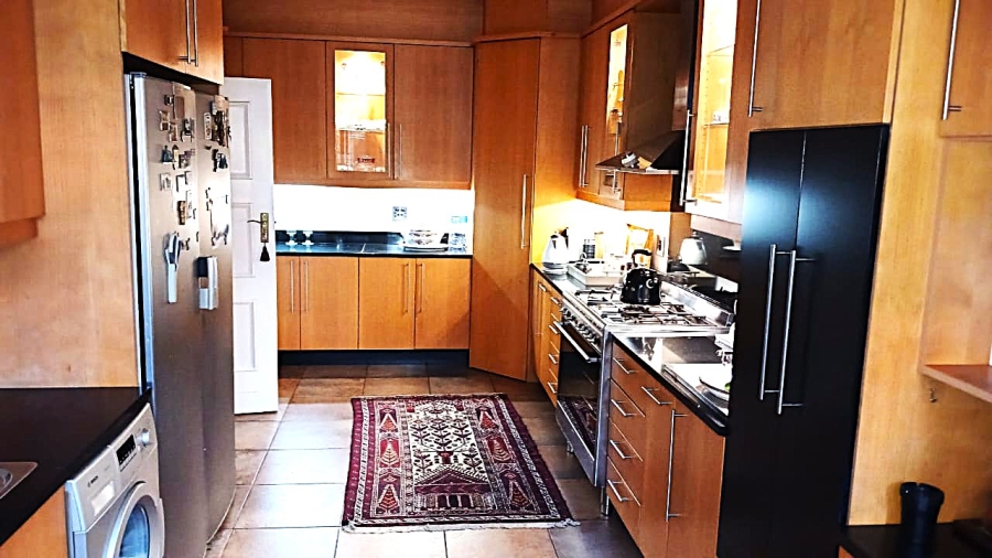 To Let 4 Bedroom Property for Rent in Illovo Gauteng