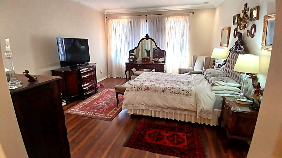 To Let 4 Bedroom Property for Rent in Illovo Gauteng