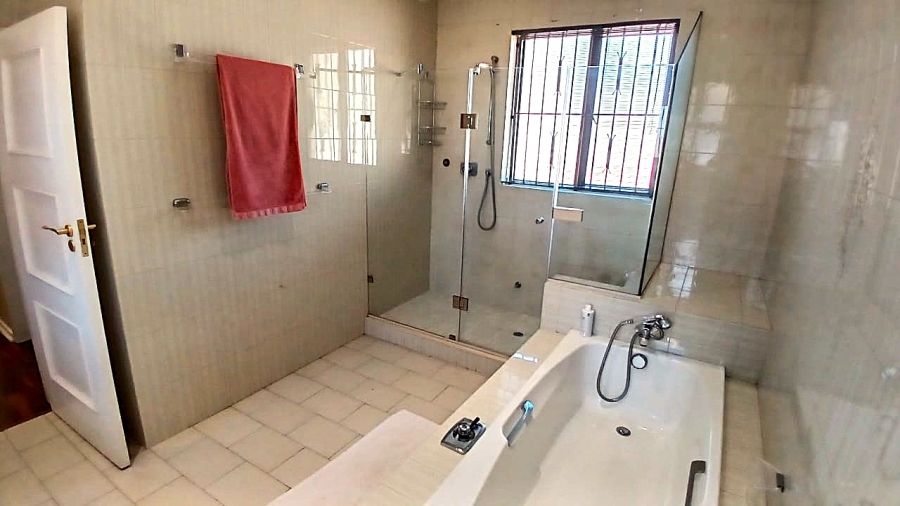 To Let 4 Bedroom Property for Rent in Illovo Gauteng