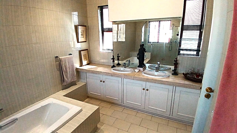 To Let 4 Bedroom Property for Rent in Illovo Gauteng