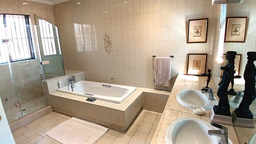 To Let 4 Bedroom Property for Rent in Illovo Gauteng