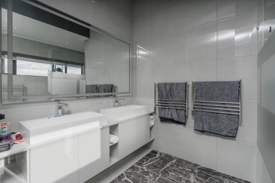 5 Bedroom Property for Sale in Midstream Ridge Gauteng
