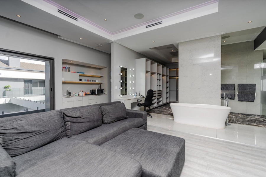 5 Bedroom Property for Sale in Midstream Ridge Gauteng