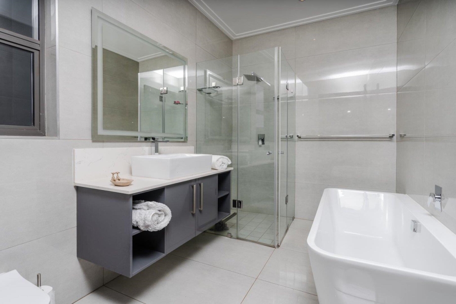 5 Bedroom Property for Sale in Midstream Ridge Gauteng