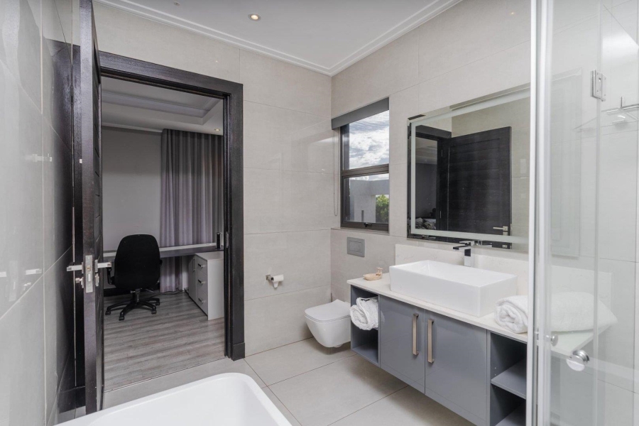 5 Bedroom Property for Sale in Midstream Ridge Gauteng