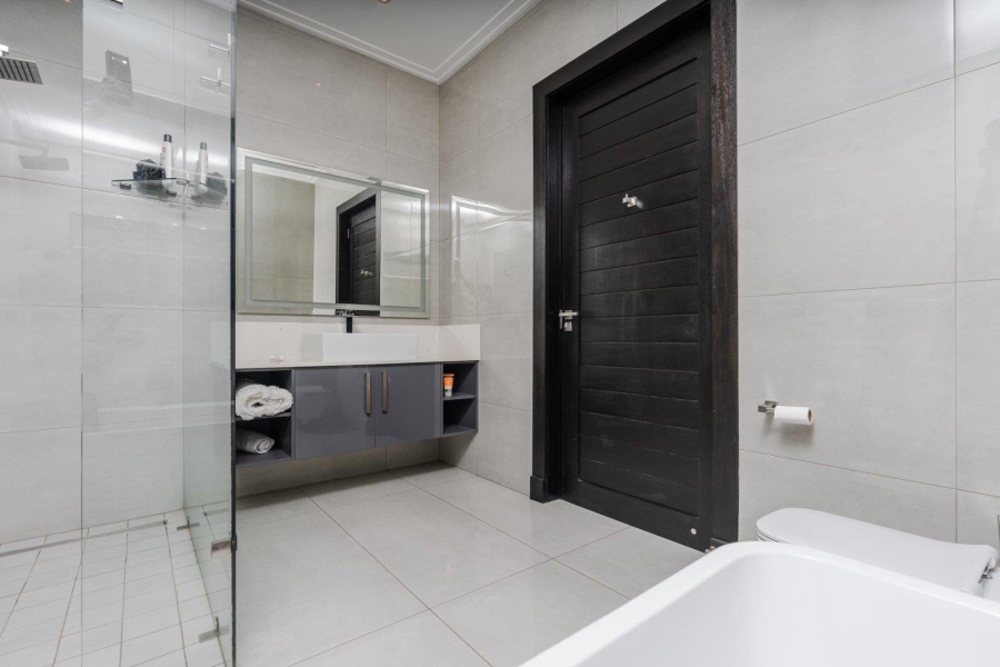 5 Bedroom Property for Sale in Midstream Ridge Gauteng