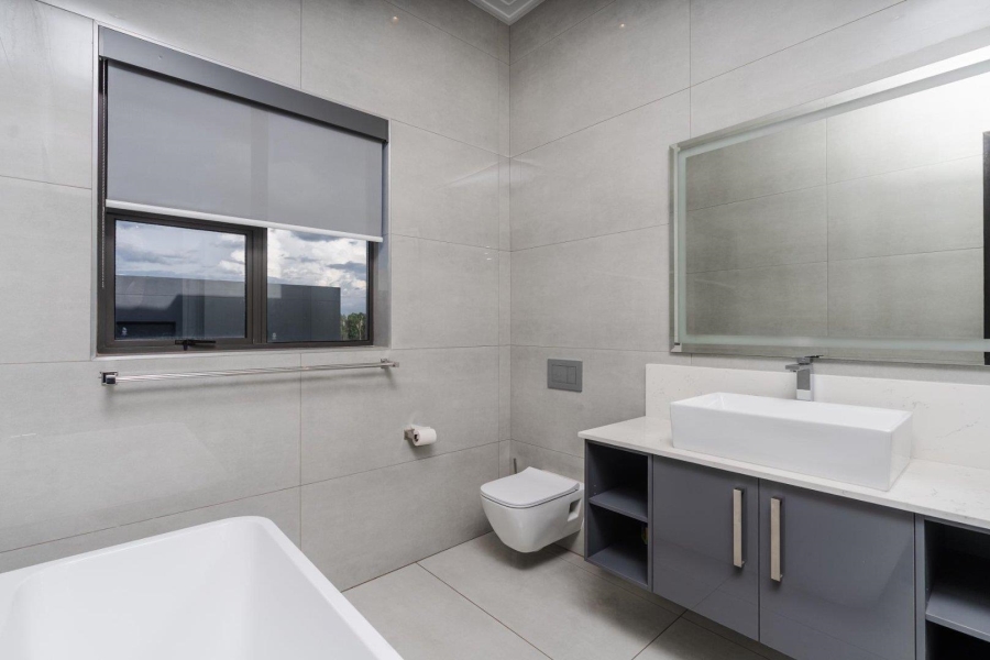 5 Bedroom Property for Sale in Midstream Ridge Gauteng